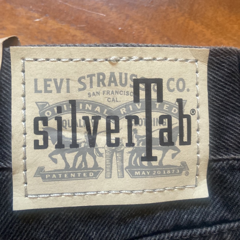 NWT Levi's Silvertab™ High-Rise Mom Jean Shorts Black 32 - Picture 5 of 12